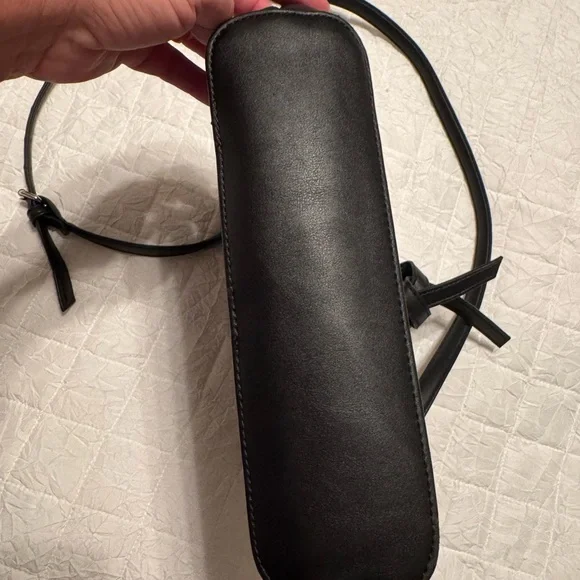 Nine West Elegant Black Crossbody Bag - Picture 4 of 8